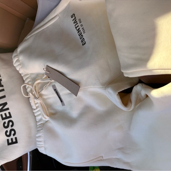 Fear of God Essentials Off-White whole set (unisex because it fits women too) - Picture 5 of 6
